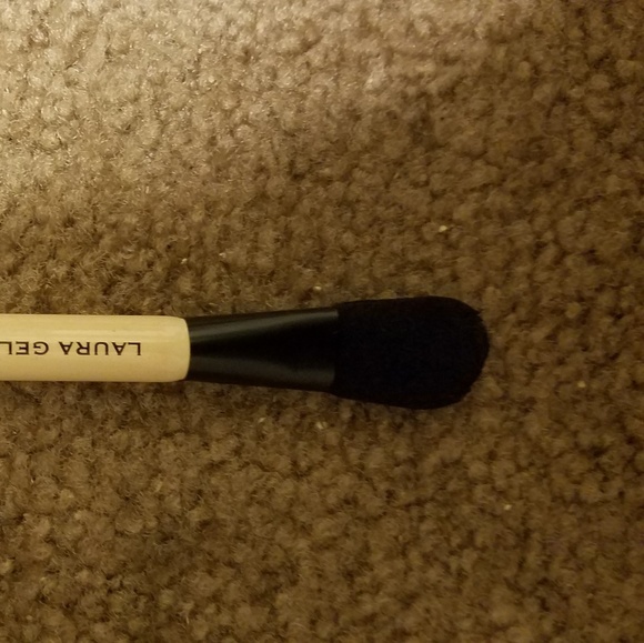 Double ended blush and highlighter brush - Picture 2 of 3